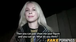 El hermano no sabía que su hermana era una mierda y le pisó la cara