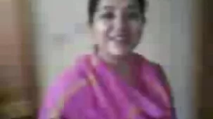 Hermano y hermana preocupados graban su incesto en casa por teléfono