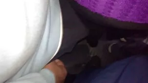 Padrastro preocupado en secreto de esposa se folla a su hijastra besos con tetas impresionantes