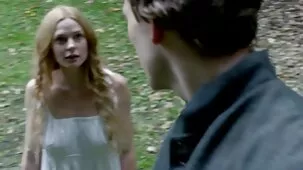 Un anciano rico besó a un joven mendigo en la boca por dolara 100