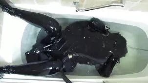 Amigo, voy a soplar tu máscara. No quiero que mis padres lo sepan.