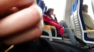 Papá gordo folla la cara de su hija.