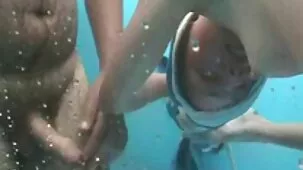 Padre estaba furioso después de atrapar a su hijastra y a su hijo por besarse