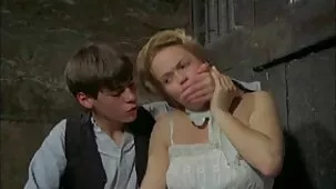 Hijo emocionado se folla a su madre gorda frente a la cámara