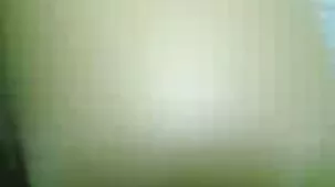 Hermanastra chupa a su hermano en el baño