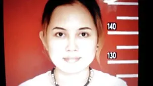 Puse a mi hermana en el baño de cangrejos y besé su apretado coño