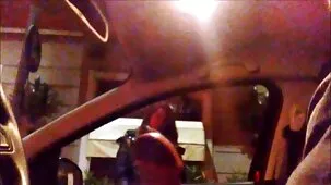 Madrastra tetona seduce a su yerno detrás de su esposa dormida, olvidando toda moralidad