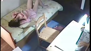 Hermano quemó a su hermana por masturbarse y la besó