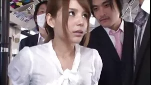 Madre rusa no es tímido beso con su hijo, incluso en el balcón !