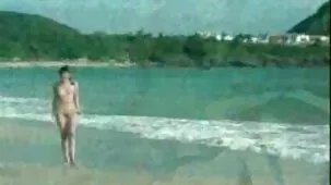 La hermana excitó a su hermano y por eso le llenó el coño de néctar