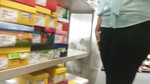 Mi hermana se sentó en la polla de su hermano, e inmediatamente comenzó a