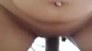 Miro a los ojos de mi padre y le chupo la polla sana