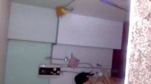 La media hermana se acostó con su hermano y tuvo un orgasmo