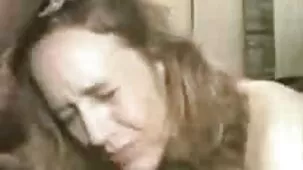 Hijo eyacula en la cara de mamá después de un lindo golpe de trabajo