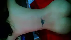 Hijo flaco se folla a mamá tetona con el coño afeitado besado