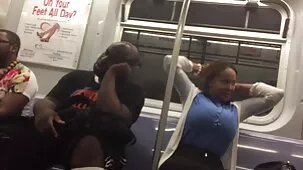 Madrastra con grandes tetas sabe lo que más quiere su emocionado hijastro