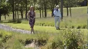 la media hermana, al ver la gran polla de su hermano, no pudo resistirse