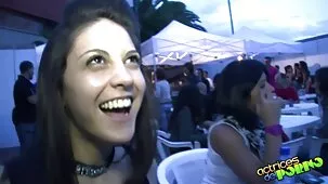 Mi madrastra pidió no solo un masaje en la piscina, sino también un pene