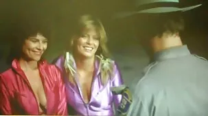 Mamá recibe un beso en la boca y folla como una puta.