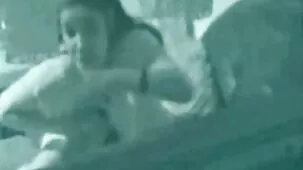 Hermanastro engañó y besó a su hermana mientras jugaba adivina el sabor