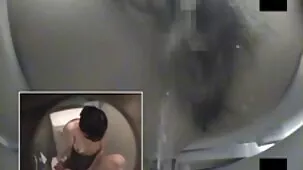 Hijo tuvo sexo en la cocina con mamá desnuda en lugar de desayunar