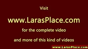 Un padre preocupado sedujo a su hija en un beso pervertido y durmió estúpidamente frente a su esposa