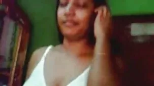 Desnudo frente a su padre y se tragó la polla hasta las bolas