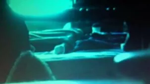 Hermano mayor le enseña a su dulce hermana cómo chupar profundamente