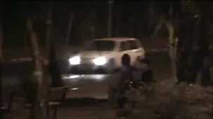 , Gafas primo folla besar a su primo en medias de nylon