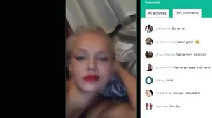 El hermano besó a su hermana en el coño,y por su culpa entró.