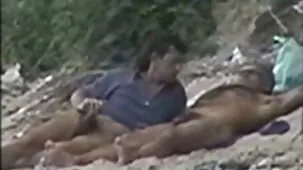 Madrastra de grandes tetas cabalga sobre la polla y se calma después de una pesadilla, incesto en primera persona