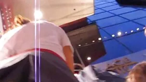 Hermana de grandes tetas Metiéndose los dedos en el coño delante de su hermano y eyaculando para él