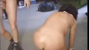 Chica, ¿dónde están tus bragas ?! Papá, no le digas nada a mamá.