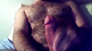 Pequeño hijo se folla el coño de su madre azul mientras su padre está en el trabajo