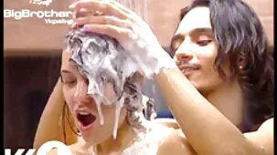 Pillada masturbándose y llena de un masturbador con néctar