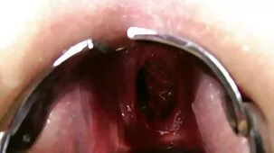 Milf pelirroja le hace una mierda suave a su hijo después de dormir durante la masturbación