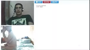 Hermana adolescente chupa el pene del hermano y le da una cogida al cáncer