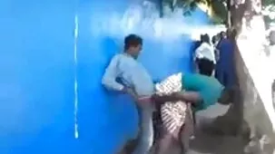 Hermano mayor le enseña a su hermana flaca a tener sexo apasionado